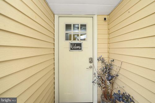 24 Grapevine Rd, LEVITTOWN, PA, 19057-3302 | Card Image