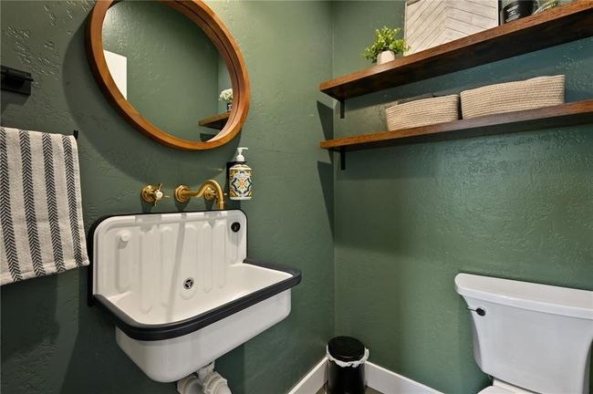 Half bath off the living room | Image 19
