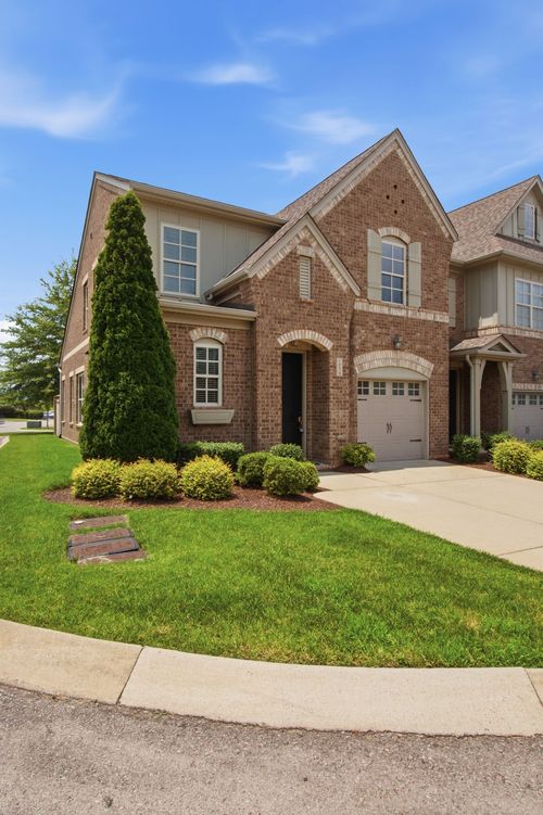 1970 Newark Ln, Thompsons Station, TN, 37179-9660 | Card Image