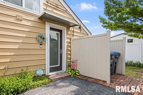 651 10th Ave W, Milan, IL, 61264-2307 | Card Image