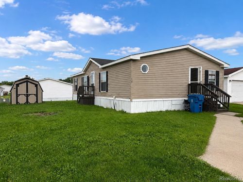 18 Brookfield, Swartz Creek, MI, 48473-1296 | Card Image