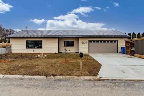 204 C Ave, Grundy Center, IA, 50638-1814 | Card Image