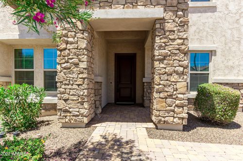 882 E Parkview Dr, Gilbert, AZ, 85295-6261 | Card Image