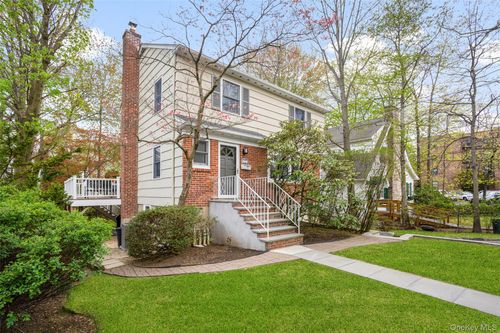 52 Wendt Ave, Larchmont, NY, 10538-2812 | Card Image