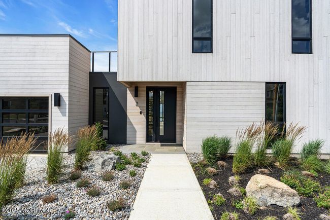 Contemporary entrance door with Emtek Door Hardware – Helios Lever with square rosette | Image 7