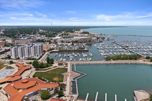 333 Lake Ave, RACINE, WI, 53403-1068 | Card Image