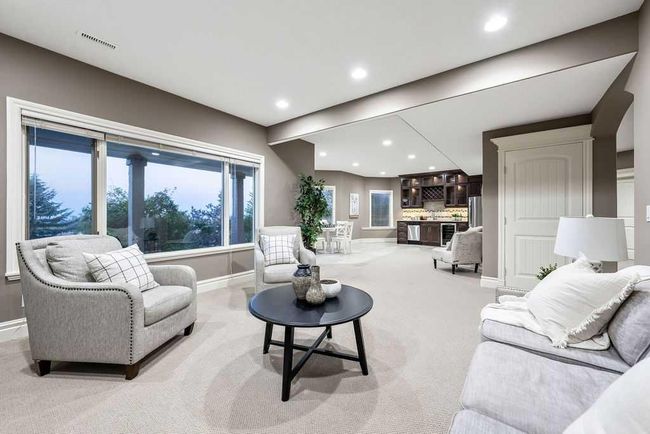 169 Signature Way Sw, House other with 5 bedrooms, 4 bathrooms and 4 parking in Calgary AB | Image 38