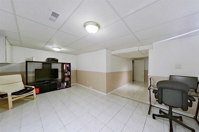 101 - 81 Hansen Rd N, Condo with 3 bedrooms, 1 bathrooms and 1 parking in Brampton ON | Image 13
