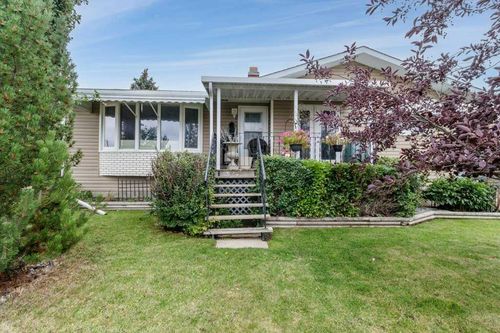 5223 53 Street, Eckville, AB, T0M0X0 | Card Image