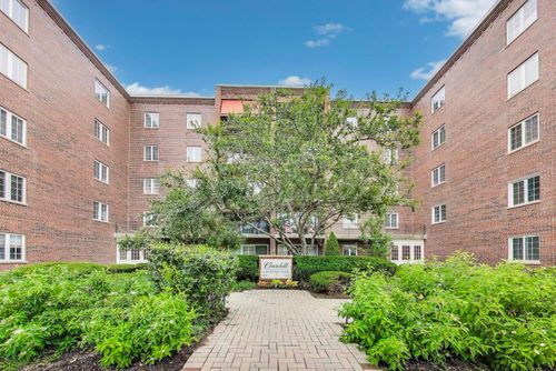 apt-4en-519 N Main St, Glen Ellyn, IL, 60137-5133 | Card Image