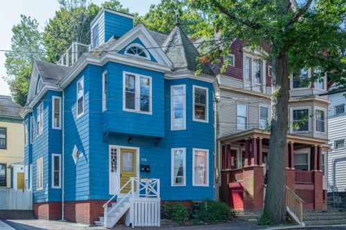 106 Sherman St, Portland, ME, 04101-2142 | Card Image