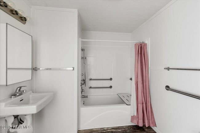 Bathroom 2 | Image 10
