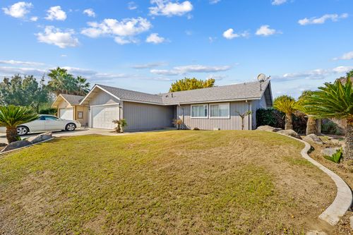 1041 Greenfield Dr, Porterville, CA, 93257-1319 | Card Image