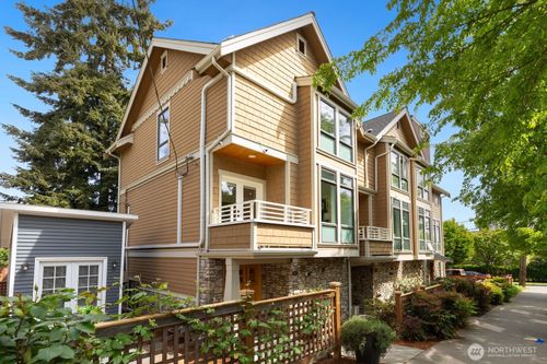 4208 Linden Ave N, Seattle, WA, 98103-7228 | Card Image