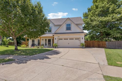 200 N Redwood Ct, Broken Arrow, OK, 74012-2181 | Card Image