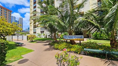 1006 - 910 Ahana Street, Home with 2 bedrooms, 1 bathrooms and 1 parking in Honolulu HI | Image 1