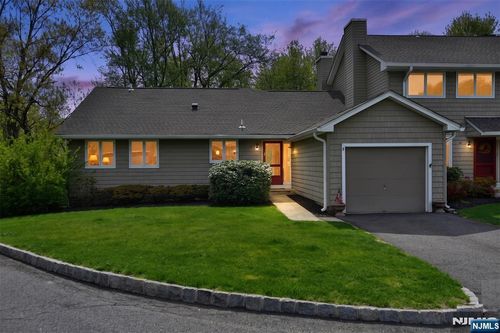 9 Parsons Ct, Mahwah, NJ, 07430-2018 | Card Image