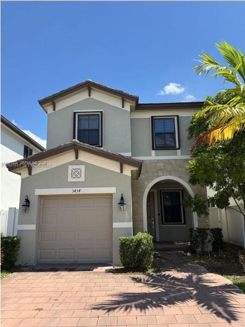 3434 W 108th St, Hialeah, FL, 33018-2176 | Card Image