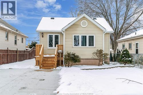 687 Stanley St, Windsor, ON, N8X3B3 | Card Image