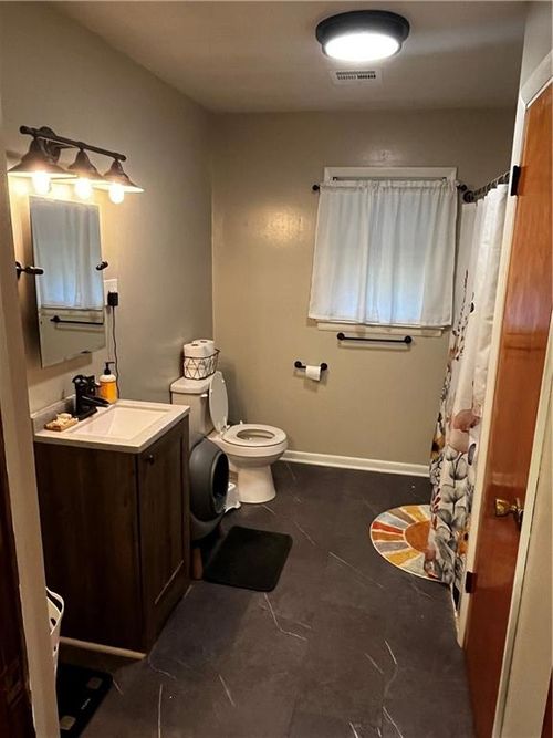 405 Maple St, Colony, KS, 66015-7216 | Card Image