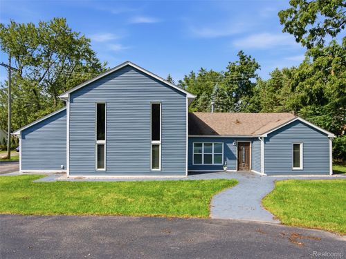 3700 Green Lake Rd, West Bloomfield, MI, 48324-2758 | Card Image