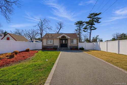 108 4th St, Brentwood, NY, 11717-5503 | Card Image