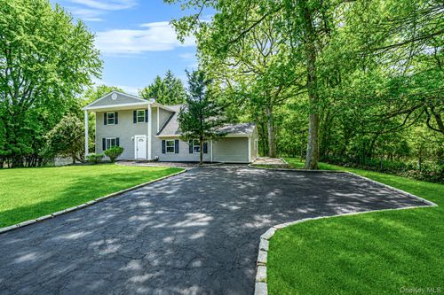 4 Evans St, Coram, NY, 11727-1716 | Card Image