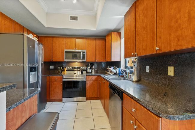 21937 Sw 88 Th Path, Townhouse with 3 bedrooms, 3 bathrooms and null parking in Cutler Bay FL | Image 4