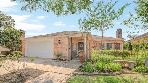 6527 Oakland Hills Dr, Houston, TX, 77069-1719 | Card Image