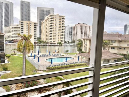 apt-318-2600 Diana Dr, Hallandale Beach, FL, 33009-4831 | Card Image