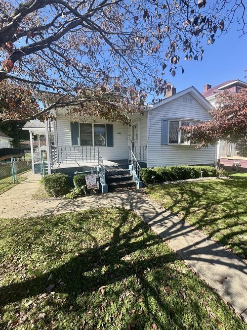 411 Tomlinson Ave, Glen Dale, WV, 26038-1519 | Card Image