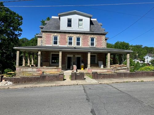 348 N 8th St, Bangor, PA, 18013-1718 | Card Image