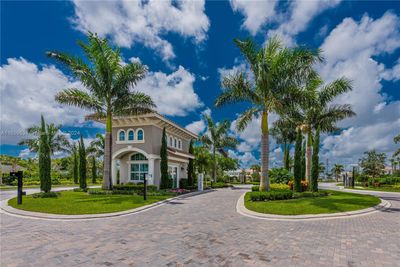 4974 Greenway Dr, Townhouse with 3 bedrooms, 2 bathrooms and null parking in Hollywood FL | Image 2