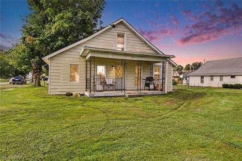 57 W 1st St, Frazeysburg, OH, 43822-9770 | Card Image