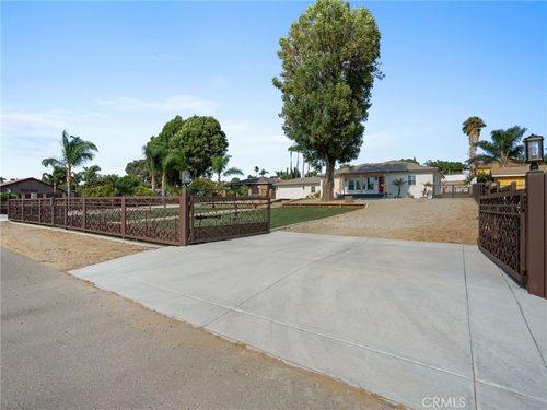 5736 Country Lane Rd, Jurupa Valley, CA, 91752-2358 | Card Image