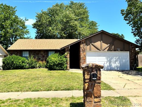 1508 Honolulu St, Broken Arrow, OK, 74012-6828 | Card Image