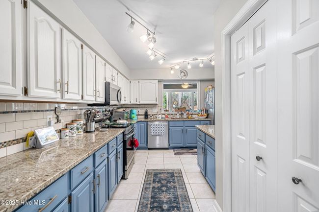 Kitchen | Image 22