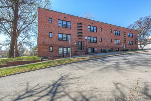 1522 E 17th St, Tulsa, OK, 74120-7206 | Card Image