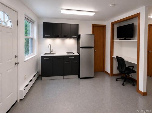 1b-176 Spackenkill Rd, Poughkeepsie, NY, 12603-5041 | Card Image