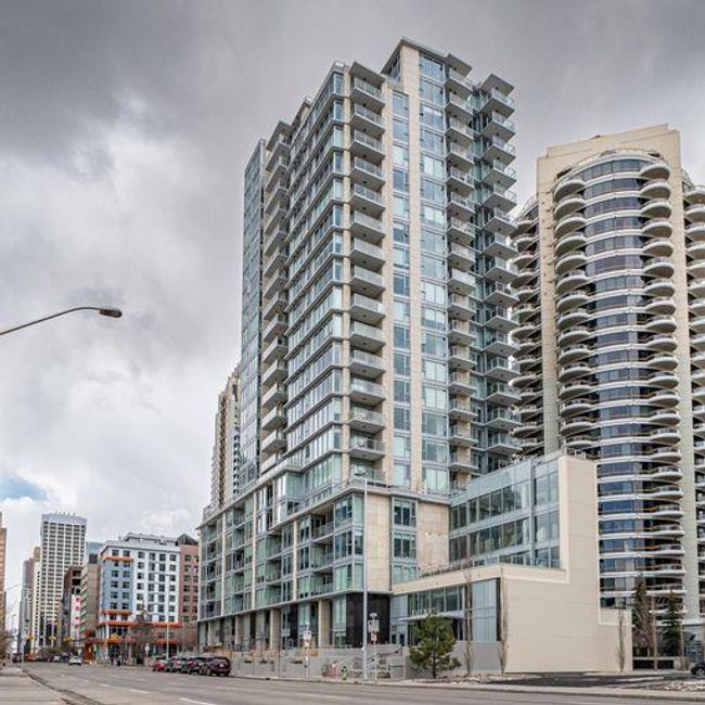 1204 - 1025 5 Avenue Sw, Home with 2 bedrooms, 2 bathrooms and 1 parking in Calgary AB | Image 3