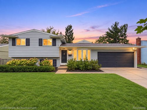 910 Virginia St, Plymouth, MI, 48170-1956 | Card Image