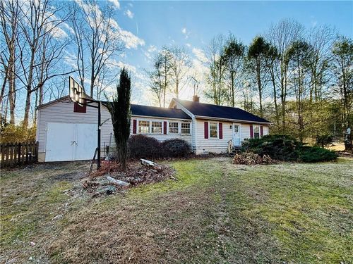1052 S Recreation Rd, Wilkesboro, NC, 28697-9153 | Card Image