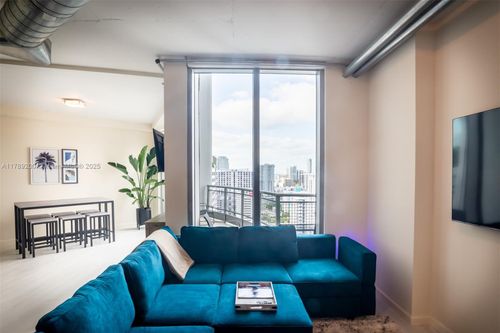 apt-2527-690 Sw 1st Ct, MIAMI, FL, 33130-2928 | Card Image