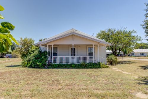 421 W Aspen St, Crosbyton, TX, 79322-2507 | Card Image
