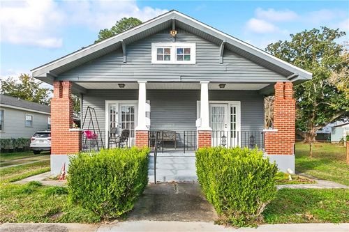 915 Madison St, Gretna, LA, 70053-2213 | Card Image