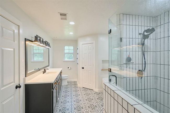 27548 Log Cabin Rd N, House other with 4 bedrooms, 2 bathrooms and 2 parking in Montgomery TX | Image 27