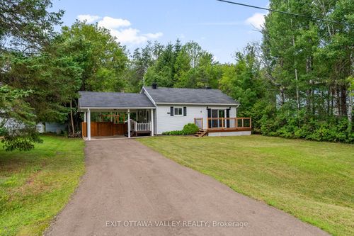 4 Biesenthal Rd, Petawawa, ON, K8H2Y9 | Card Image