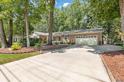 823 Harrisburg Dr Se, Huntsville, AL, 35802-3213 | Card Image