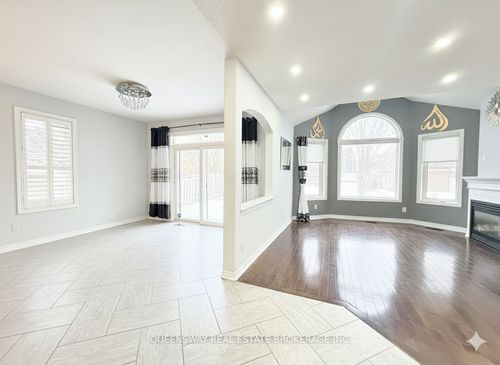 1-271 Ryerson Cres, Oshawa, ON, L1G8B7 | Card Image