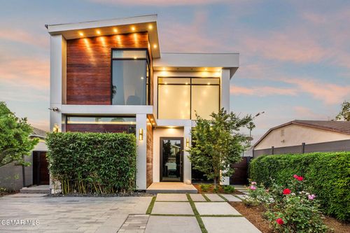 829 Flower Ave, Venice, CA, 90291-2818 | Card Image
